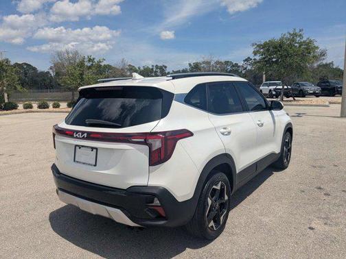 Snow White Pearl 2024 Kia Seltos EX