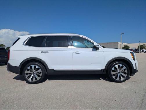 Glacial White Pearl 2022 Kia Telluride S
