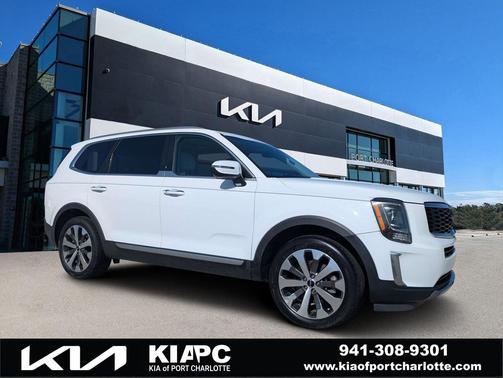 Glacial White Pearl 2022 Kia Telluride S