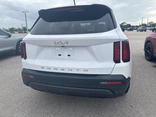 Glacial White Pearl 2022 Kia Sorento LX