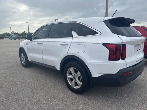 Glacial White Pearl 2022 Kia Sorento LX