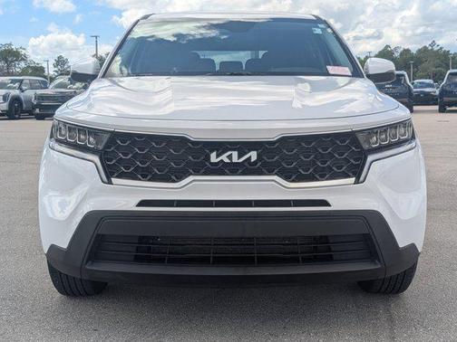 Glacial White Pearl 2022 Kia Sorento LX