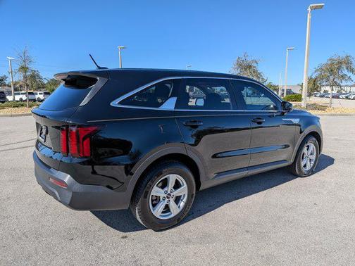 2023 Kia Sorento LX