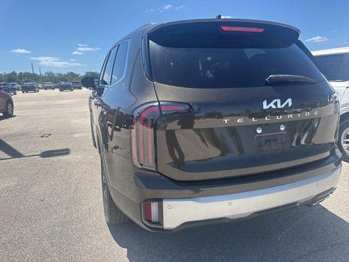 Dark Moss 2024 Kia Telluride SX