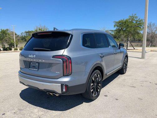 Everlasting Silver 2023 Kia Telluride SX Prestige
