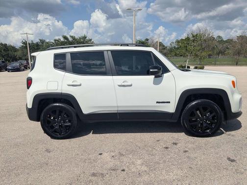 Alpine White Clearcoat 2023 Jeep Renegade Altitude