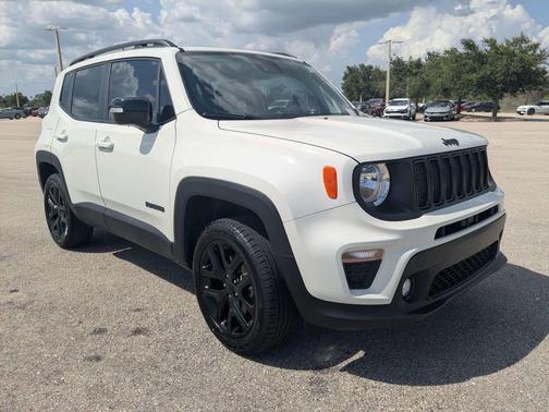 Alpine White Clearcoat 2023 Jeep Renegade Altitude