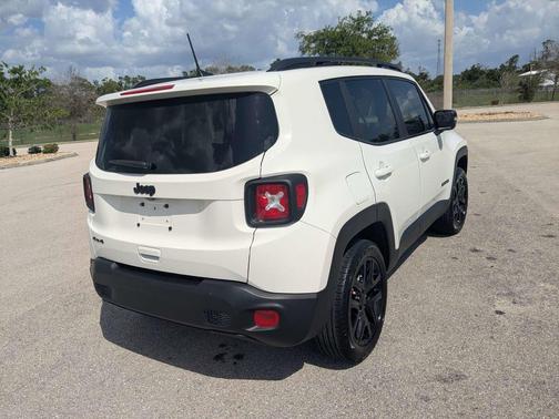 Alpine White Clearcoat 2023 Jeep Renegade Altitude