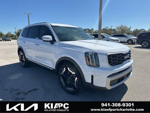 Glacial White Pearl 2023 Kia Telluride S