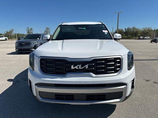 Glacial White Pearl 2023 Kia Telluride S