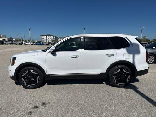 Glacial White Pearl 2023 Kia Telluride S