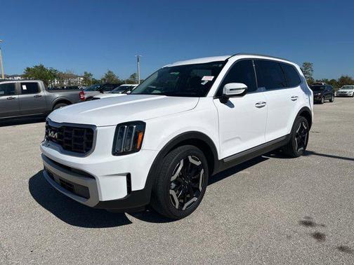 Glacial White Pearl 2023 Kia Telluride S