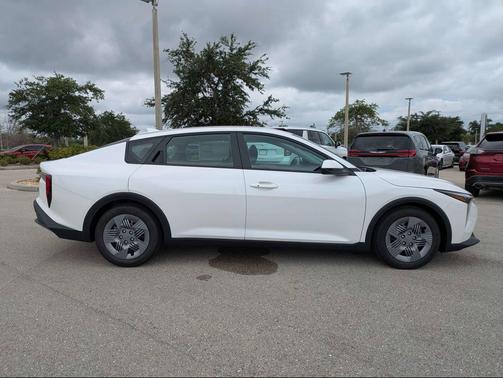 Snow White Pearl 2026 Kia K4 LX