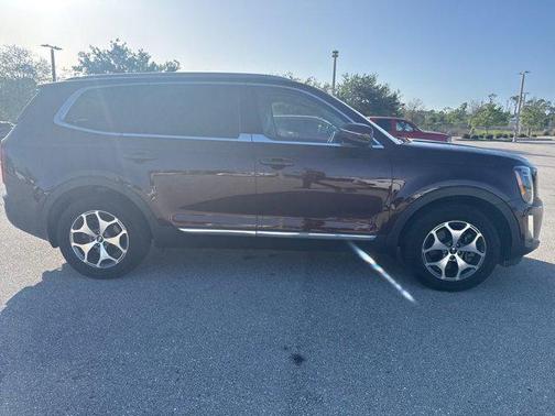 Sangria 2021 Kia Telluride EX