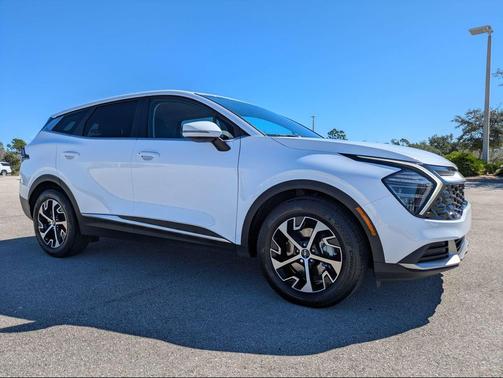 Glacial White Pearl 2024 Kia Sportage EX