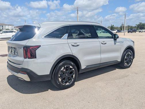 Wolf Gray 2024 Kia Sorento S
