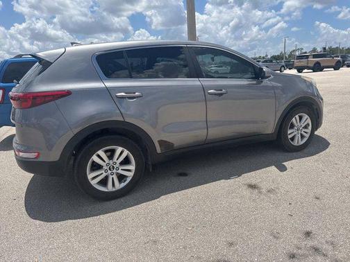 Mineral Silver 2017 Kia Sportage LX