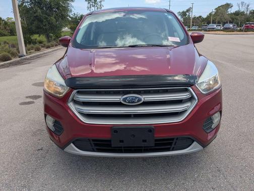 Ruby Red Metallic Tinted Clearcoat 2017 Ford Escape SE