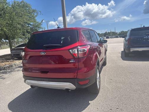 Ruby Red Metallic Tinted Clearcoat 2017 Ford Escape SE