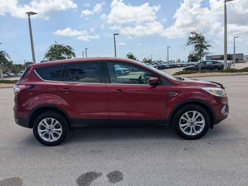 Ruby Red Metallic Tinted Clearcoat 2017 Ford Escape SE