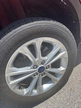 Ruby Red Metallic Tinted Clearcoat 2017 Ford Escape SE