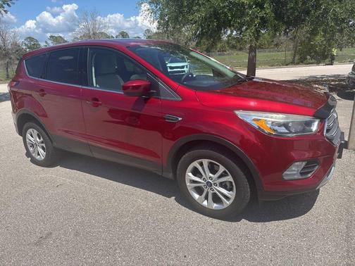 Ruby Red Metallic Tinted Clearcoat 2017 Ford Escape SE