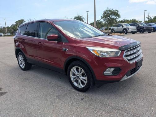 Ruby Red Metallic Tinted Clearcoat 2017 Ford Escape SE