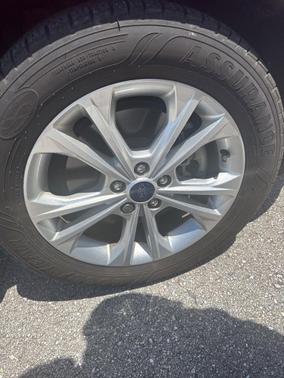 Ruby Red Metallic Tinted Clearcoat 2017 Ford Escape SE