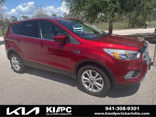Ruby Red Metallic Tinted Clearcoat 2017 Ford Escape SE