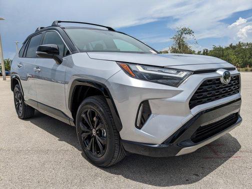 2025 Toyota RAV4 Hybrid SE