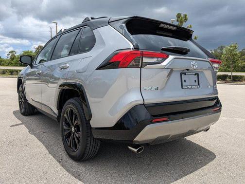 2025 Toyota RAV4 Hybrid SE