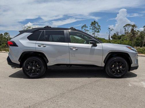 2025 Toyota RAV4 Hybrid SE