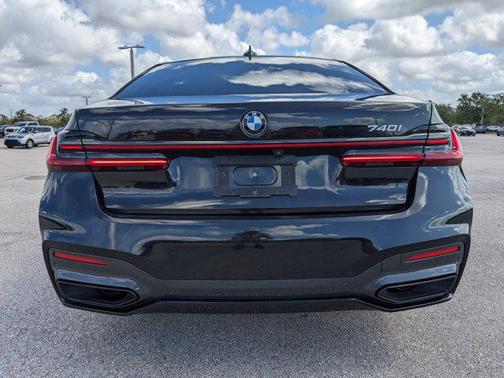 2022 BMW 740 i