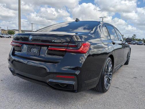 2022 BMW 740 i