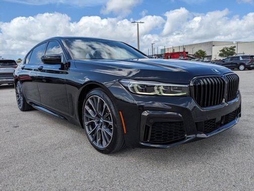 2022 BMW 740 i