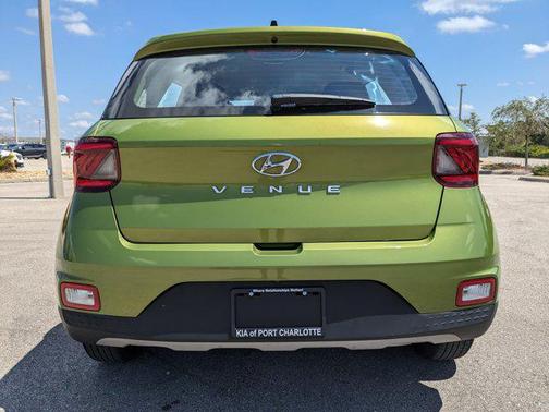 2022 Hyundai VENUE SE