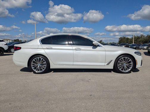 2022 BMW 530 i
