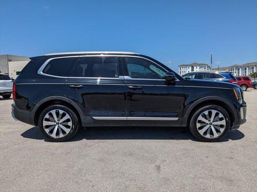 Ebony Black 2022 Kia Telluride S