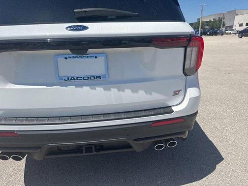 Star White Metallic TC 2025 Ford Explorer ST