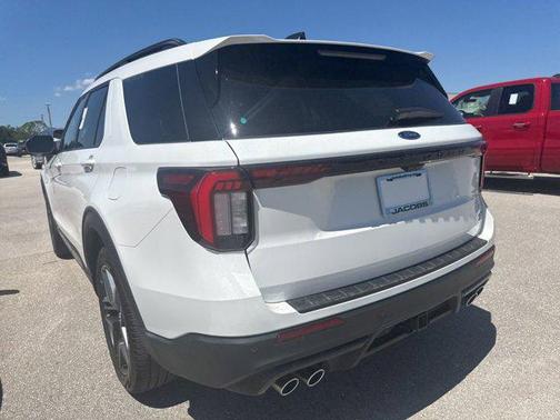Star White Metallic TC 2025 Ford Explorer ST