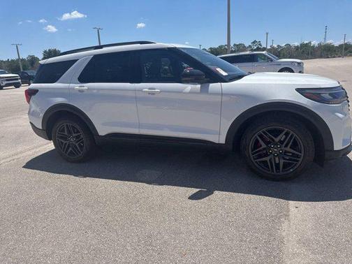 Star White Metallic TC 2025 Ford Explorer ST