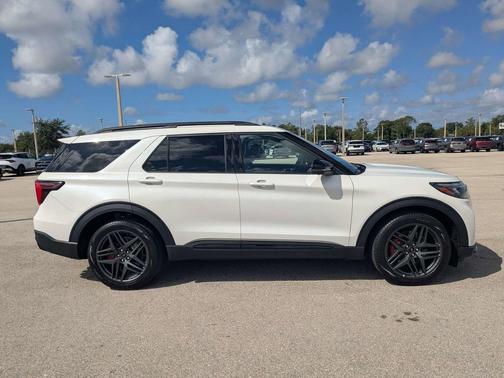 Star White Metallic TC 2025 Ford Explorer ST