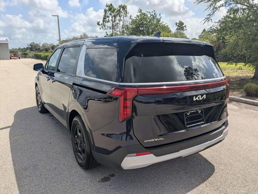 Deep Chroma Blue 2025 Kia Carnival LXS