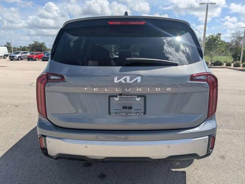 Everlasting Silver 2024 Kia Telluride LX