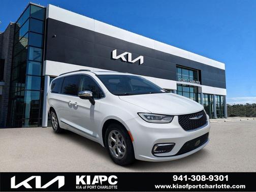 Bright White Clearcoat 2023 Chrysler Pacifica Limited