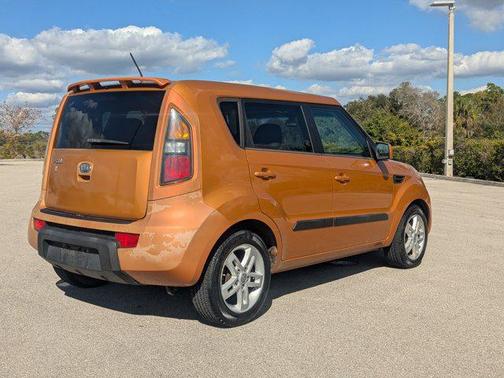 2011 Kia Soul +