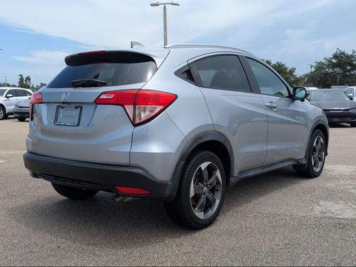 Lunar Silver Metallic 2018 Honda HR-V EX-L w/Navigation