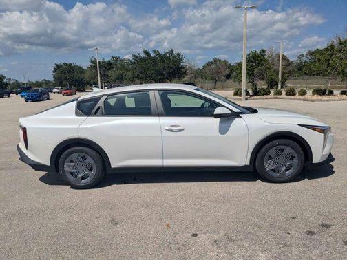 Snow White Pearl 2026 Kia K4 LX