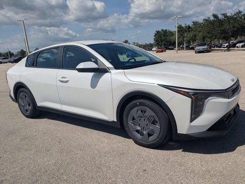Snow White Pearl 2026 Kia K4 LX