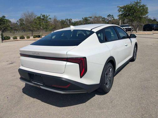 Snow White Pearl 2026 Kia K4 LX